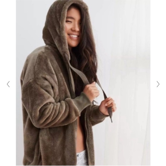 Aerie oversized fuzzy hoodie - Picture 1 of 7